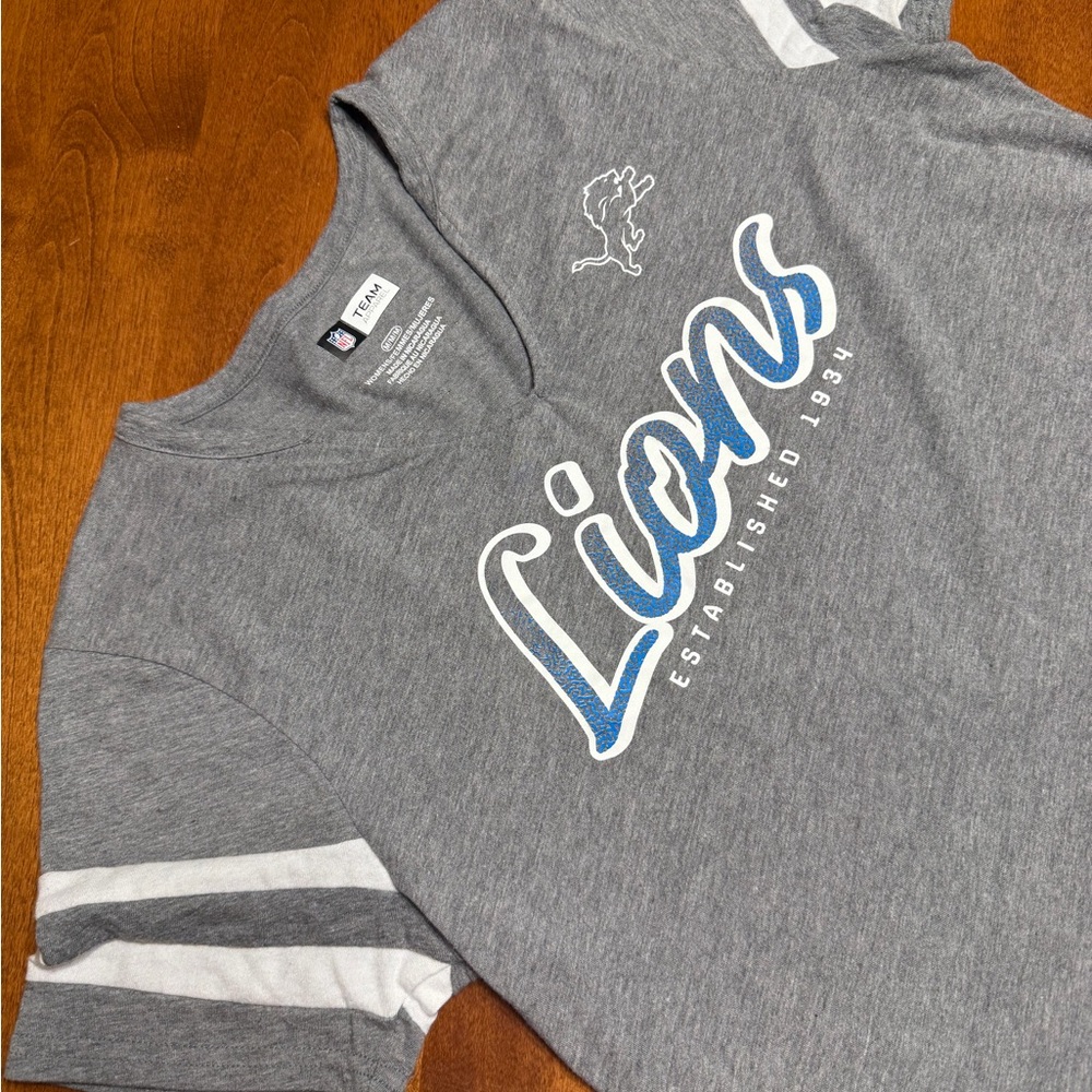 NFL Detroit Lions Women Size M Gray T Shirt